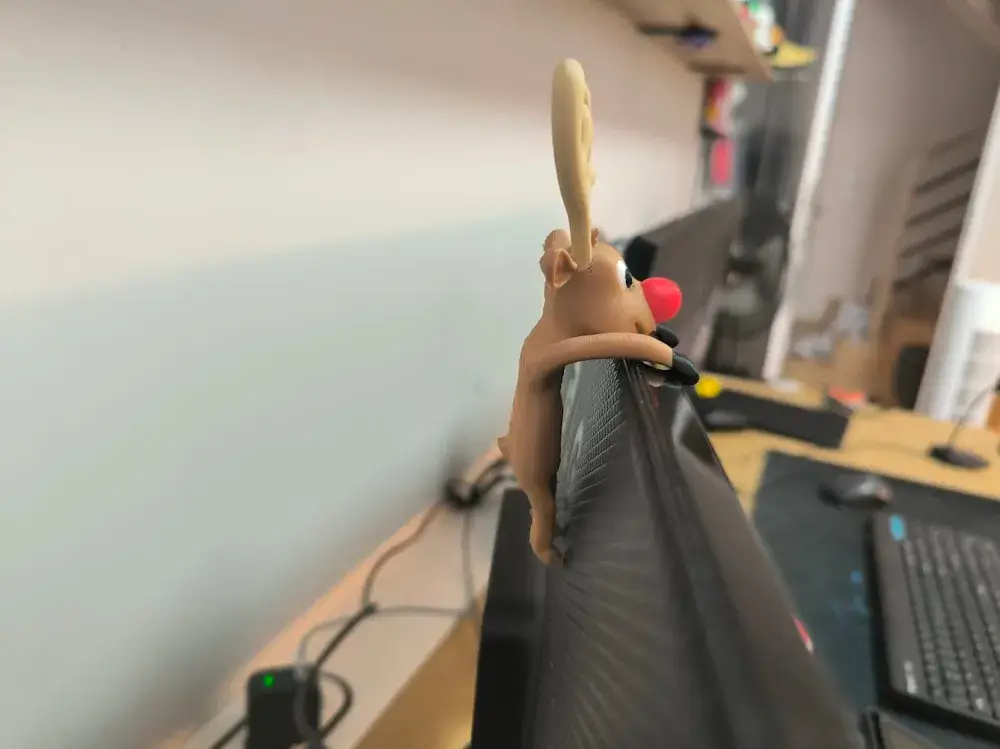 Boneco reninha de perfil